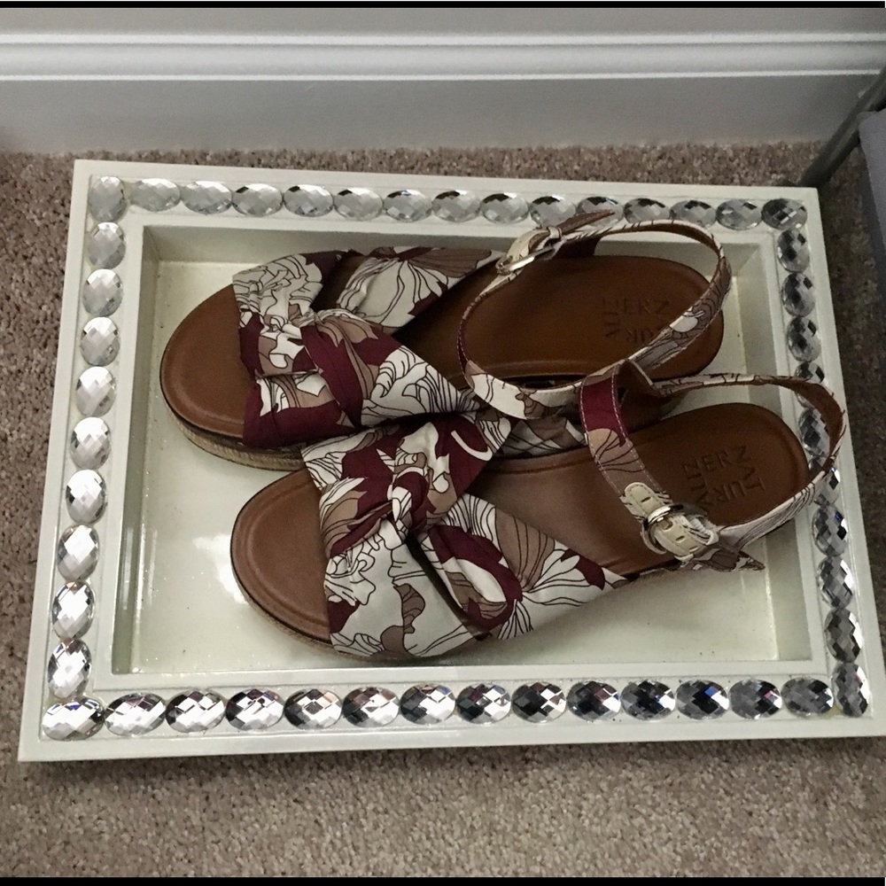 Naturalizer palm print sandals
